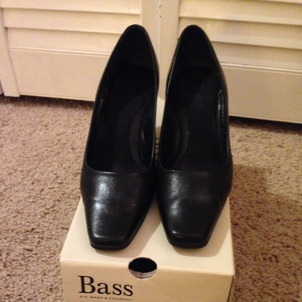 Bass Black Leather Heels 
